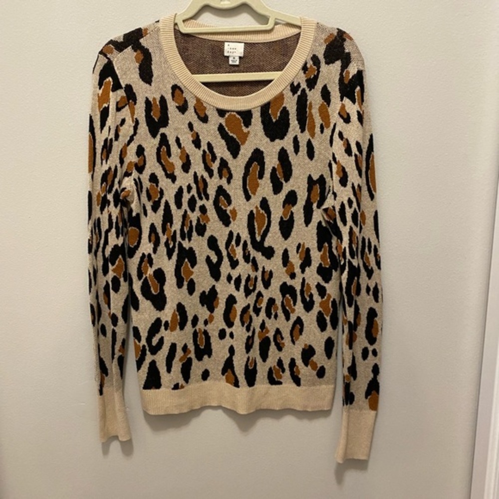 Ladies a. New day animal print size medium sweater, great condition